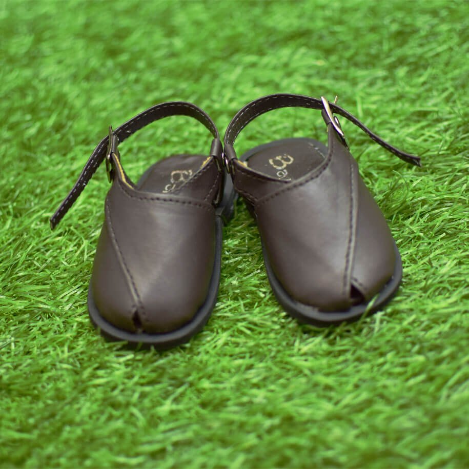 Keeping the tradition of Peshawari chappal alive - Pakistan - DAWN.COM